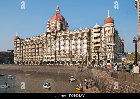 Taj Mahal Palace ist ein historisches fünf-Sterne-Luxushotel in der Colaba-Gegend von Mumbai, Maharashtra, Indien, neben dem Gateway of India Stockfoto