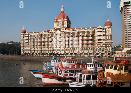 Taj Mahal Palace ist ein historisches fünf-Sterne-Luxushotel in der Colaba-Gegend von Mumbai, Maharashtra, Indien, neben dem Gateway of India Stockfoto