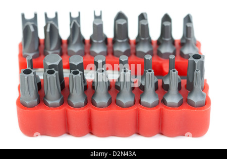 Reihe von Köpfen für Schraubendreher im roten Feld isoliert auf weißem Hintergrund Stockfoto