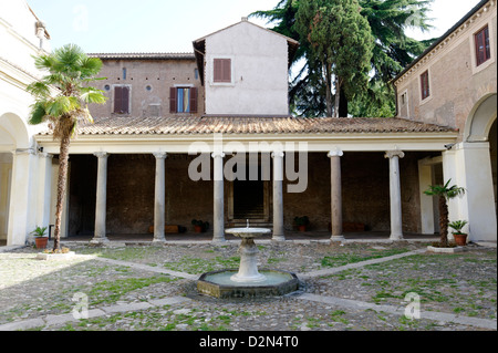 Rom Italien Basilika von St. Clement (Basilica di San Clemente al Laterano) Hof Stockfoto