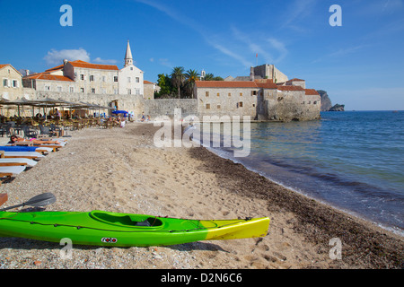 Blick auf die Altstadt, Stadt und Strand, Budva, Montenegro, Europa Stockfoto