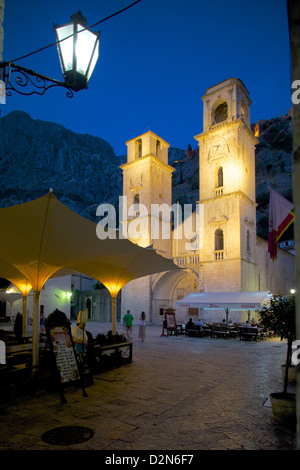 St. Tryphon Cathedral in der Nacht, Altstadt, UNESCO-Weltkulturerbe, Kotor, Montenegro, Europa Stockfoto