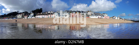 Lyme Regis Promenade vom Strand bei Ebbe Stockfoto