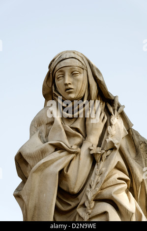 Rom. Italien. Die Skulptur Statue der Heiligen Katharina von Siena in der Nähe von Castel Sant'Angelo. Stockfoto