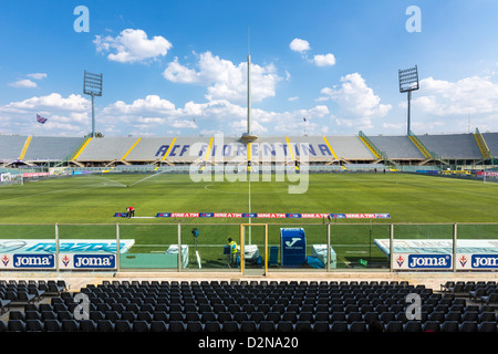 Italien, Florenz, entworfen von Pier Luigi Nervi Artemio Franchi Stadion Stockfoto