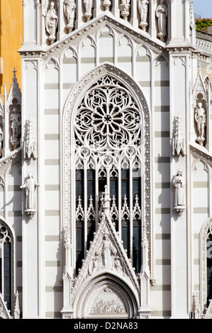 Rom. Italien. Die gotische Kirche Sacro Cuore del Suffragio befindet sich entlang des Tibers Stockfoto