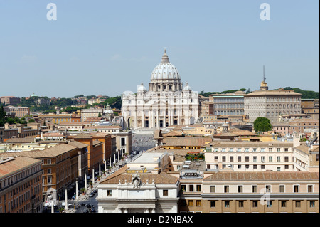 Rom. Vatikan. Italien. Blick auf die prächtige St. Peter Basilika (Basilica Papale di San Pietro in Vaticano). Stockfoto