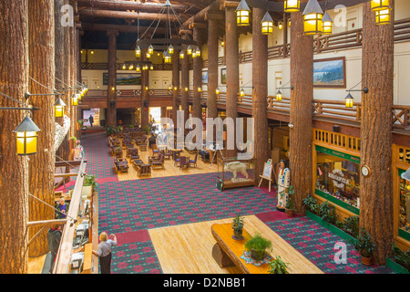 Innere des Glacier Park Lodge in East Glacier Park vor den Toren Glacier Nationalpark Montana Stockfoto