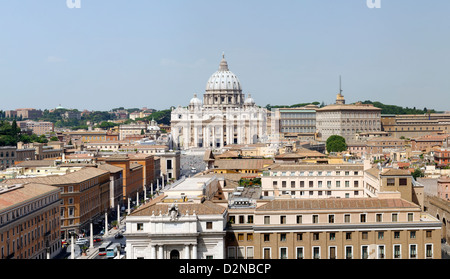 Rom. Vatikan. Italien. Blick auf die prächtige St. Peter Basilika (Basilica Papale di San Pietro in Vaticano). Stockfoto