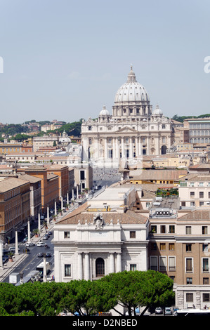 Rom. Vatikan. Italien. Blick auf die prächtige St. Peter Basilika (Basilica Papale di San Pietro in Vaticano). Stockfoto