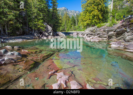 McDonald Creek entlang zu den Sun Road im Glacier National Park in den Rocky Mountains von Montana Stockfoto