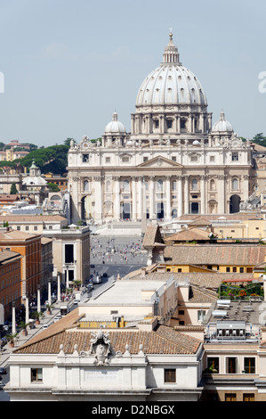 Rom. Vatikan. Italien. Blick auf die prächtige St. Peter Basilika (Basilica Papale di San Pietro in Vaticano). Stockfoto