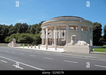 Das Ploegsteert Denkmal und die Berks-Friedhof-Erweiterung in der Nähe von Ypern, Belgien. Stockfoto