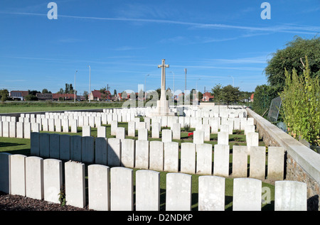 Gesamtansicht der Brandhoek New Soldatenfriedhof (Captain Noel Godfrey Chavasse, VC & Bar, MC), Ieper (Ypern), Belgien. Stockfoto