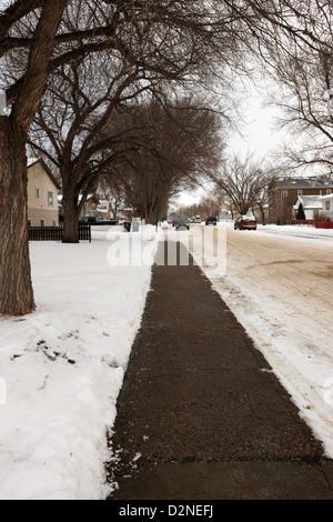 geräumten Wanderweg auf Wohn Straße Pleasant Hill Saskatoon Saskatchewan Kanada Stockfoto