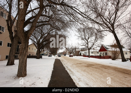 geräumten Wanderweg auf Wohn Straße Pleasant Hill Saskatoon Saskatchewan Kanada Stockfoto