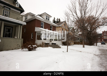 Charakter-Häuser im Winter in Caswell Hügel Saskatoon Saskatchewan Kanada Stockfoto