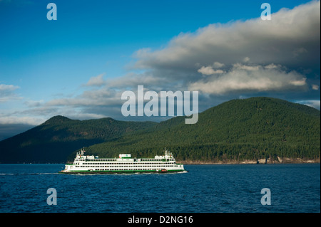 Ein Washington State Ferry fährt von Anacortes, Washington nach Friday Harbor auf der San Juan Insel in der Puget Sound-Bereich. Stockfoto