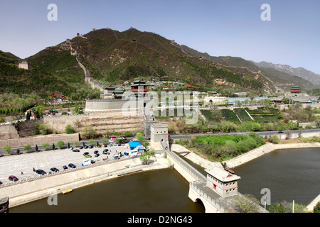 Touristischen Wanderer auf den Juyongguan pass Abschnitt der chinesischen Mauer, Changping Provence, China, Asien. Stockfoto