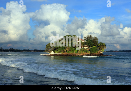 Taprobane Island in Weligama Bay an der Südküste Sri Lankas. Die Insel ist eine privat geführte Luxus-Boutique-Hotel. Stockfoto