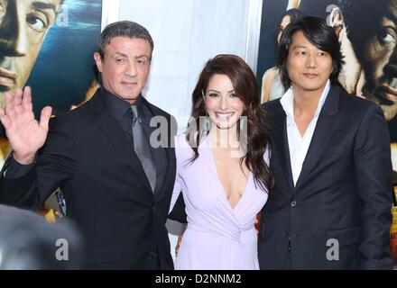 New York, USA. 29. Januar 2013. Sylvester Stallone, Sarah Shahi, Sung Kang im Ankunftsbereich für BULLET in THE HEAD Premiere, AMC Loews Lincoln Square Theater, New York, NY 29. Januar 2013. Foto von: Andres Otero/Everett Collection / Alamy Live News Stockfoto