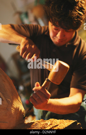 Bildhauer Schnitzerei Holz Stockfoto