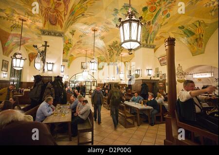 Blick in den Räumen des traditionellen Hofbräuhaus in München (Bayern), 23.01.2013. Stockfoto