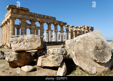 Selinunte Sizilien. Italien. Griechisch dorischen Tempel E das 460-450 v. Chr. datiert und widmet sich der griechischen Göttin Hera, die Gemahlin des Zeus. Stockfoto