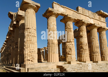 Selinunte Sizilien. Italien. Griechisch dorischen Tempel E das 460-450 v. Chr. datiert und widmet sich der griechischen Göttin Hera, die Gemahlin des Zeus. Stockfoto