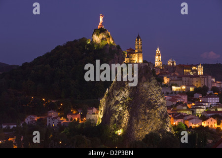 ST. MICHEL DÕAIGUILHE MIT CORNEILLE ROCK LE PUY EN VELAY HAUTE-LOIRE AUVERGNE FRANKREICH Stockfoto