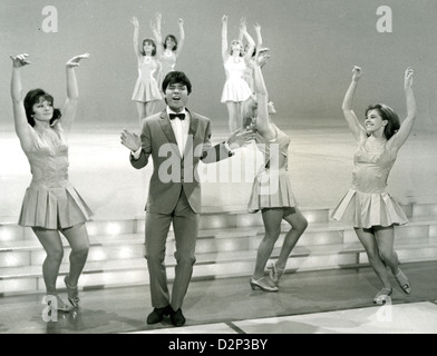 CLIFF RICHARD in der ITV-Serie "Showtime" mit Lionel Blair Tänzer im Jahr 1968 Stockfoto