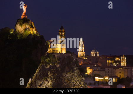 ST. MICHEL DÕAIGUILHE MIT CORNEILLE ROCK LE PUY EN VELAY HAUTE-LOIRE AUVERGNE FRANKREICH Stockfoto