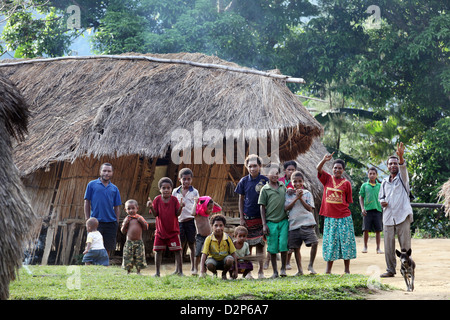 Dorfbewohner in Lamina im Hochland von Bereina Bezirk, Papua Neu Guinea Stockfoto