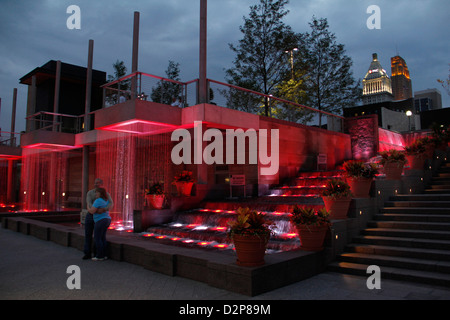 Brunnen an der Banken Park downtown Cincinnati Ohio roten Fluss Unterhaltung Great American Ballpark Baseballstadion Stockfoto