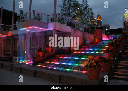 Brunnen an der Banken Park downtown Cincinnati Ohio roten Fluss Unterhaltung Great American Ballpark Baseballstadion Stockfoto