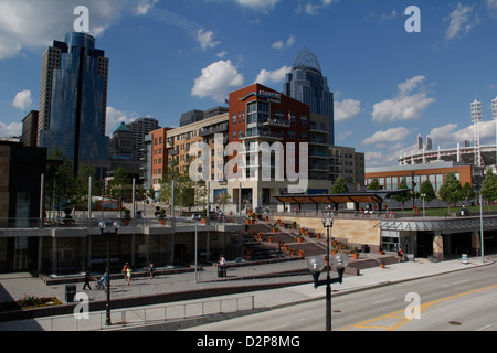 Brunnen an die Banken parken Innenstadt von Cincinnati Ohio Unterhaltung Bezirk Fluss-Familie Stockfoto