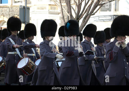 Aberystwyth, Großbritannien. 30. Januar 2013. Soldaten aus Prince Of Wales Company, 1. Bataillon Welsh Guards Parade durch Aberystwyth. Bildnachweis: Barry Watkins/Alamy Live-Nachrichten Stockfoto