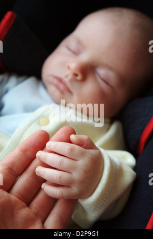 An Hand der schlafenden baby Stockfoto