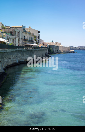 Italien, Sizilien, Siracusa, Ortigia, Blick aufs Meer von Fonte Aretusa Stockfoto