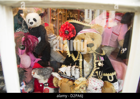 Ein Spielzeug-Schaufenster in Elm Hill Norwich England Stockfoto