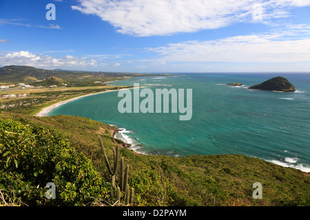 Strand von Anse de Sables mit Marie Inseln, auf der südlich von St. Lucia in der Nähe von Vieux Fort Stockfoto