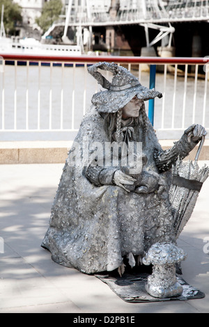 Lebende Statue auf der Böschung, London, England, Vereinigtes Königreich Stockfoto