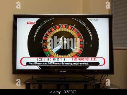 TV-Bildschirm zeigt im Fernsehen Roulette Rad Glücksspiel in UK Stockfoto