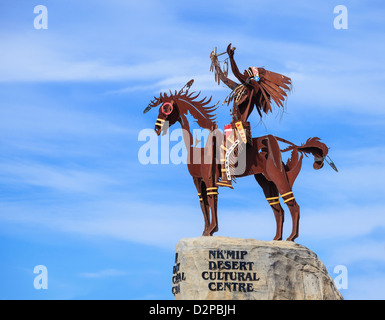 Metall-Skulptur, Nk'MIP Desert Cultural Centre, Osoyoos, Britisch-Kolumbien, Kanada Stockfoto