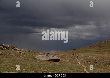 Familie Wandern Thunder Storm Rocky Mountain National Park Colorado Stockfoto