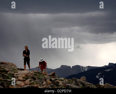 Familie Wandern Thunder Storm Rocky Mountain National Park Colorado Stockfoto