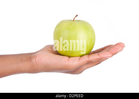 Afrikanische amerikanische Frau, die mit einem frischen Apfel in der Hand, isoliert auf weißem Hintergrund Stockfoto