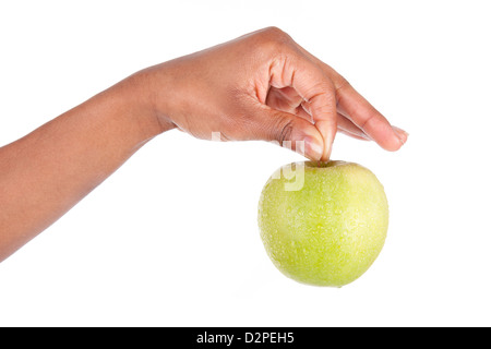 Afrikanische amerikanische Frau, die mit einem frischen Apfel in der Hand, isoliert auf weißem Hintergrund Stockfoto
