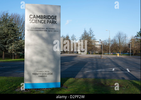 Die Cambridge Science Park Ortseingangsschild Milton Road Cambridge UK. Gegründet im Jahr 1970 von Trinity College Teil der Universität Stockfoto