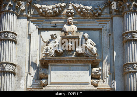 Die Inticate Barock Fassade und Statuen von der Chiesa di San Moise, Moses, Venedig Italien gewidmet Stockfoto